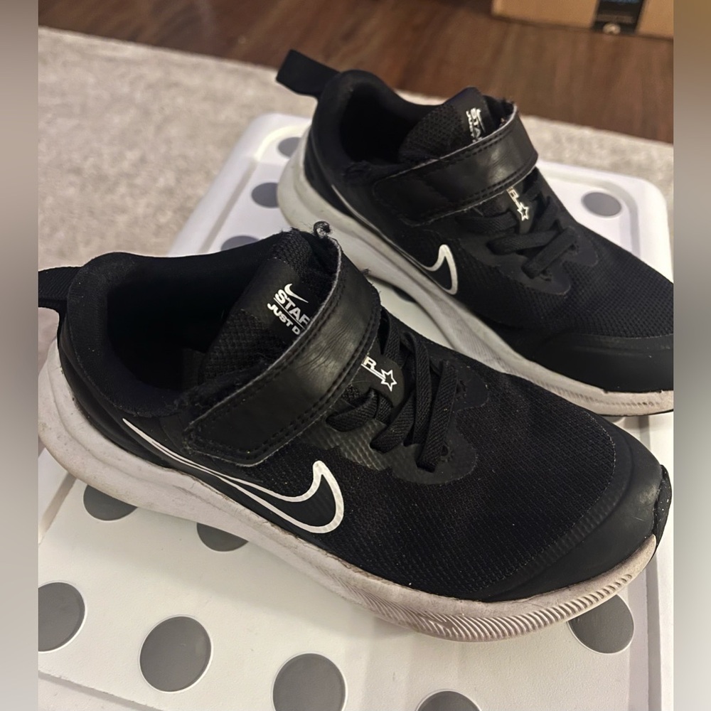 Kids Nike Black running shoes 11.5